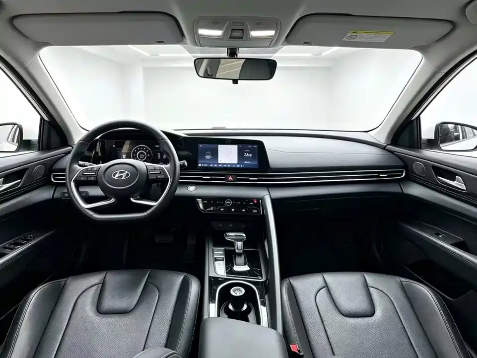 Hyundai Elantra — миниатюра 3