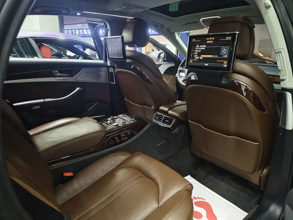 Audi A8 — миниатюра 11