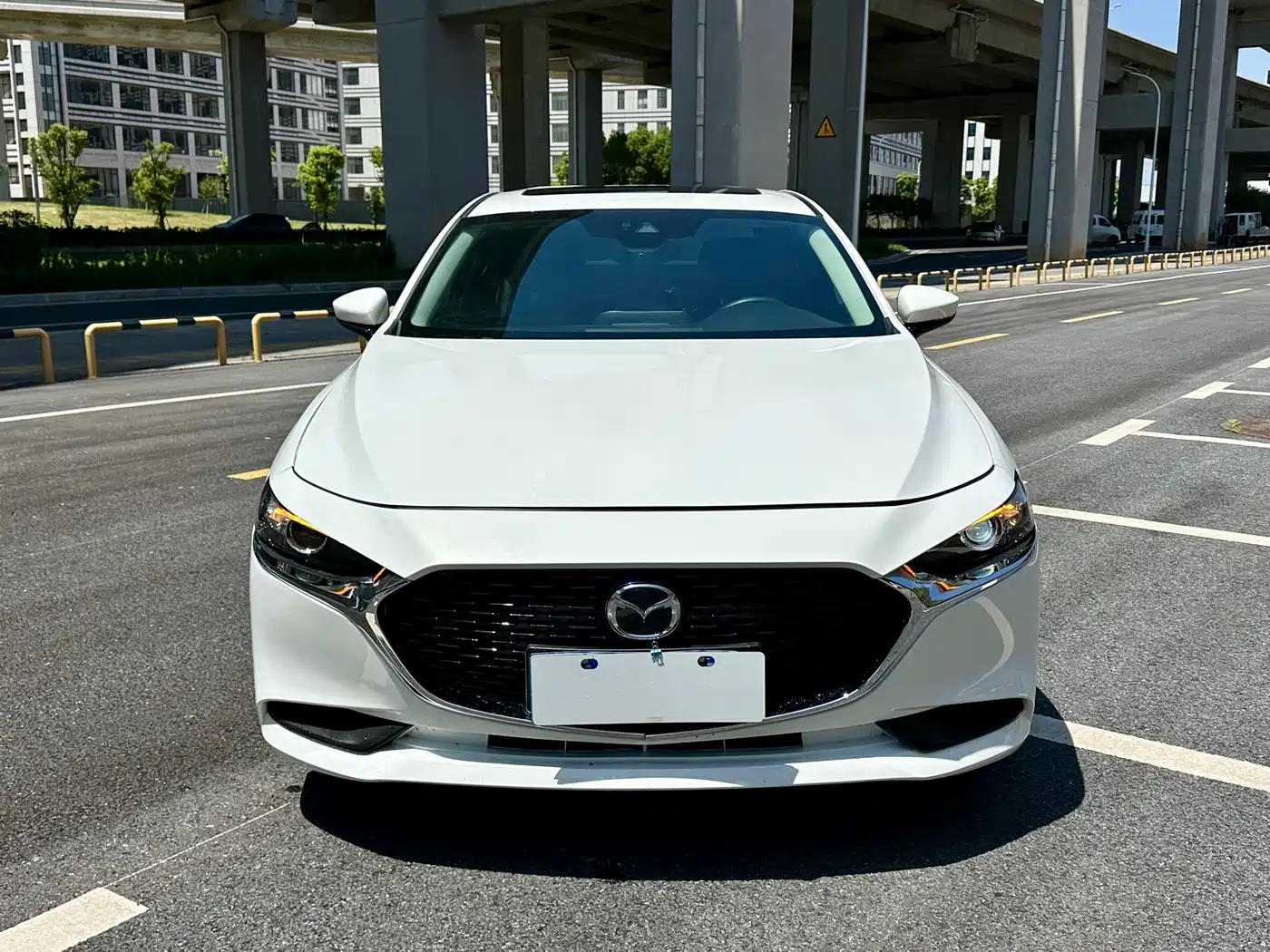 Mazda 3 2023 Белый из Китая