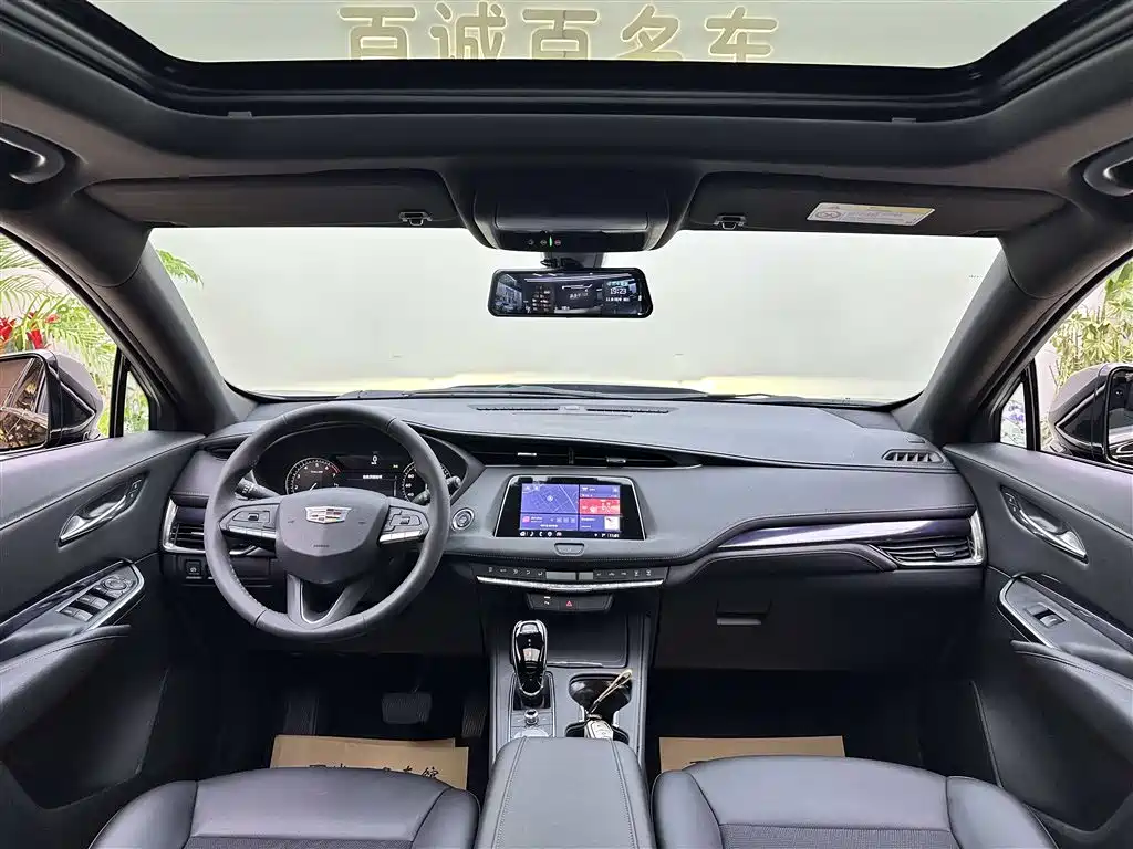 CADILLAC XT4
