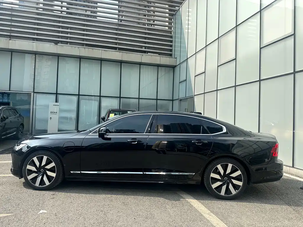 Volvo S90 2024 Luxury