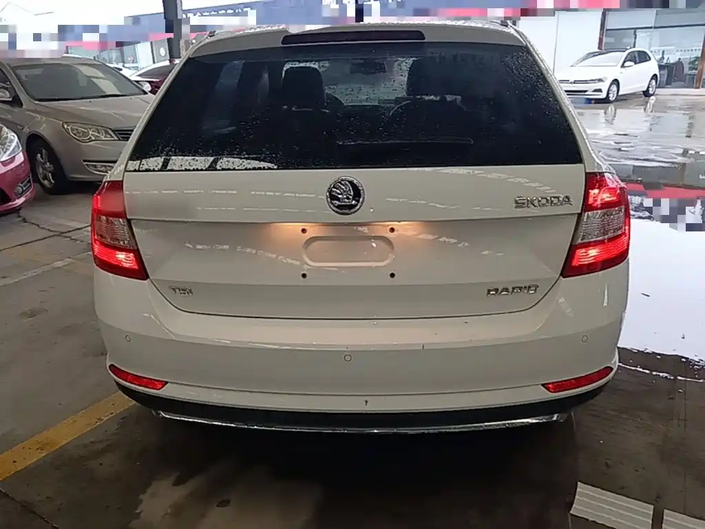 Skoda Rapid Spaceback — миниатюра 6