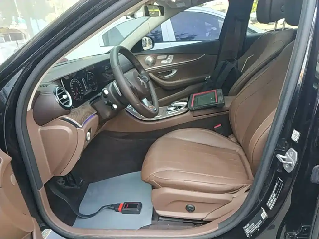 Mercedes-Benz E-Class — миниатюра 15