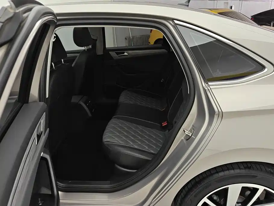 Volkswagen Sagitar — миниатюра 11