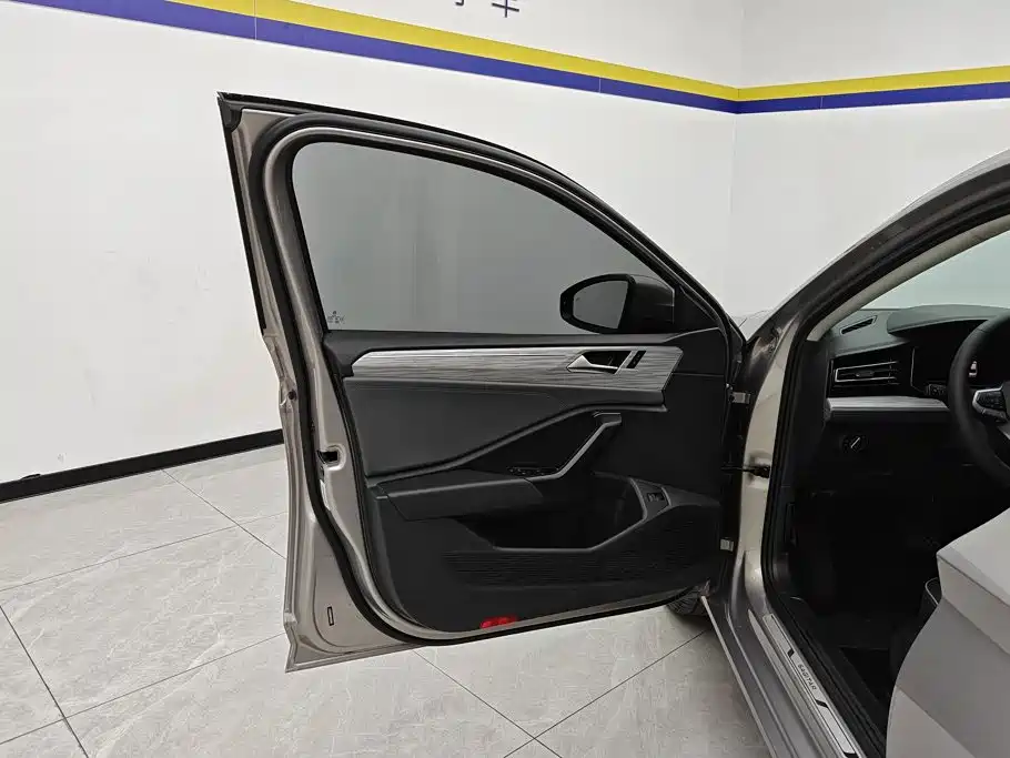 Volkswagen Sagitar — миниатюра 7