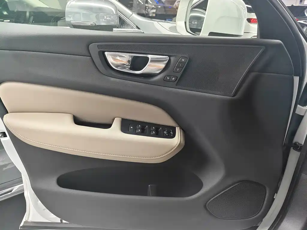 Volvo XC60 — миниатюра 9