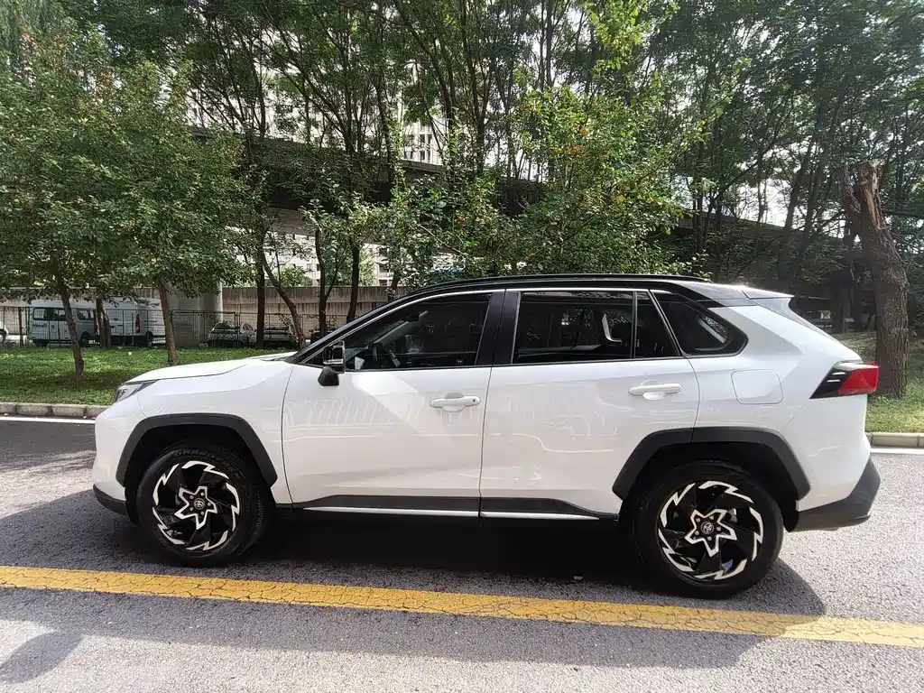 Toyota Wildlander — миниатюра 5