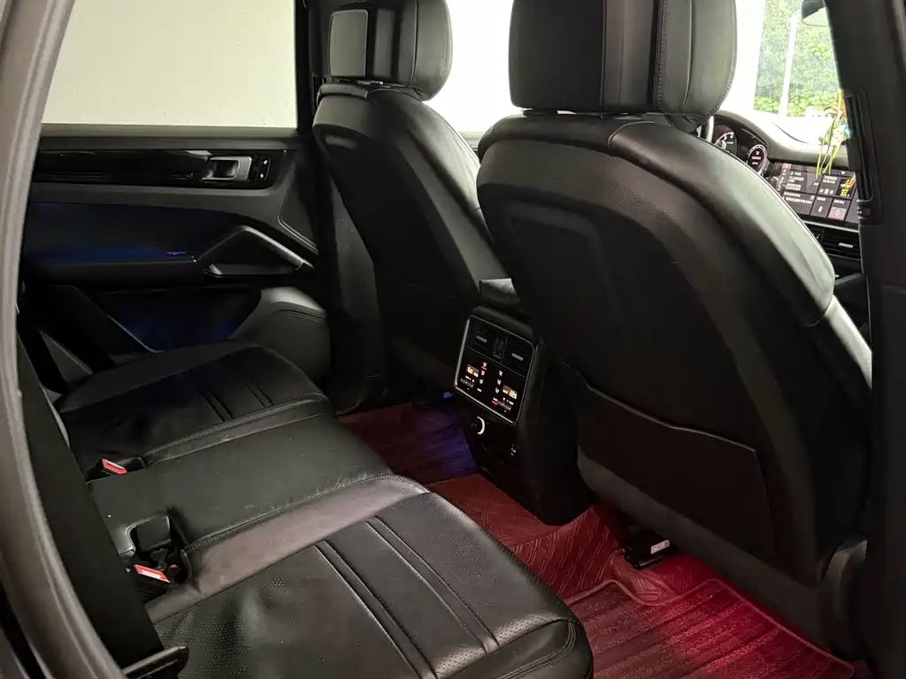 Porsche Cayenne — миниатюра 10