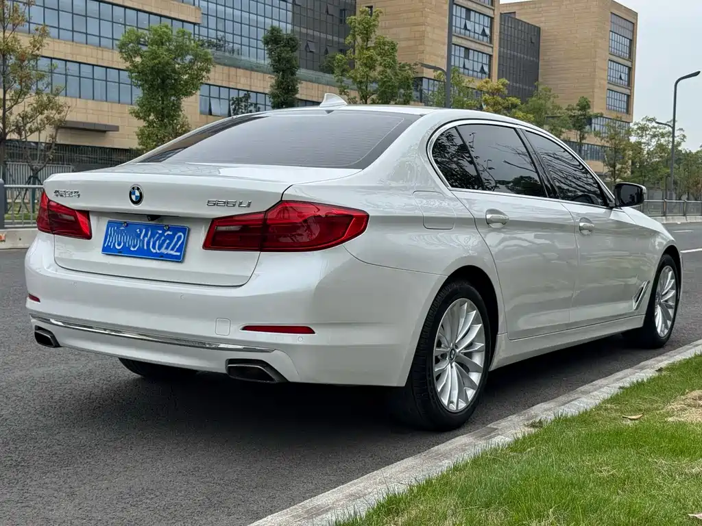 BMW 5 Series — миниатюра 16