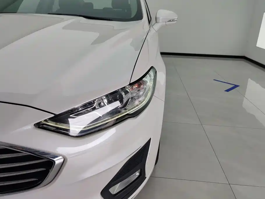Ford Mondeo — миниатюра 5