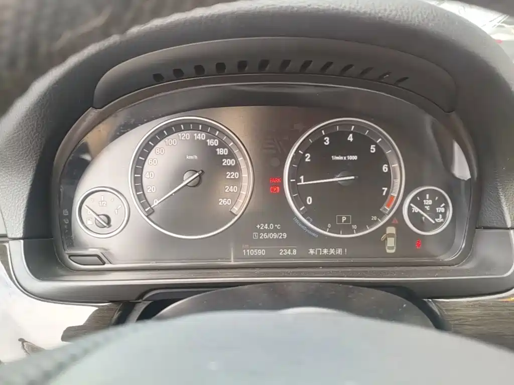 BMW 5 Series — миниатюра 12