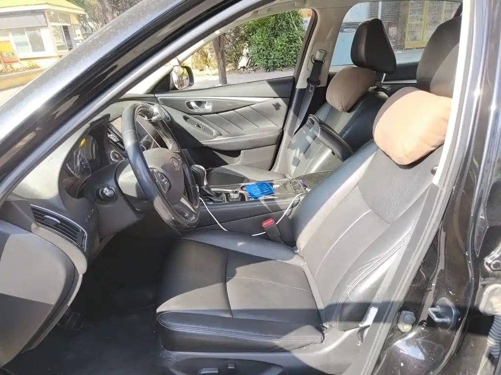 Infiniti Q50L 2016 2.0T Comfort