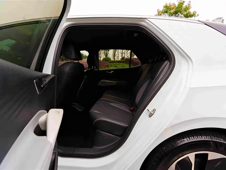 Volkswagen ID.3 — миниатюра 12