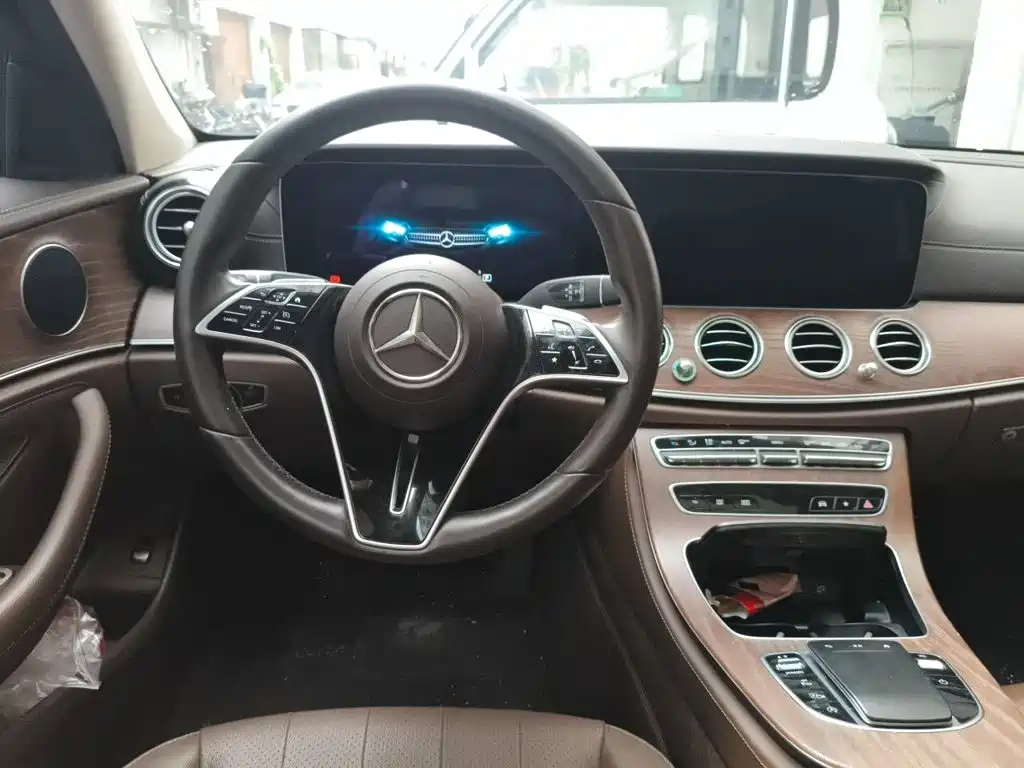 Mercedes-Benz E-Class — миниатюра 3