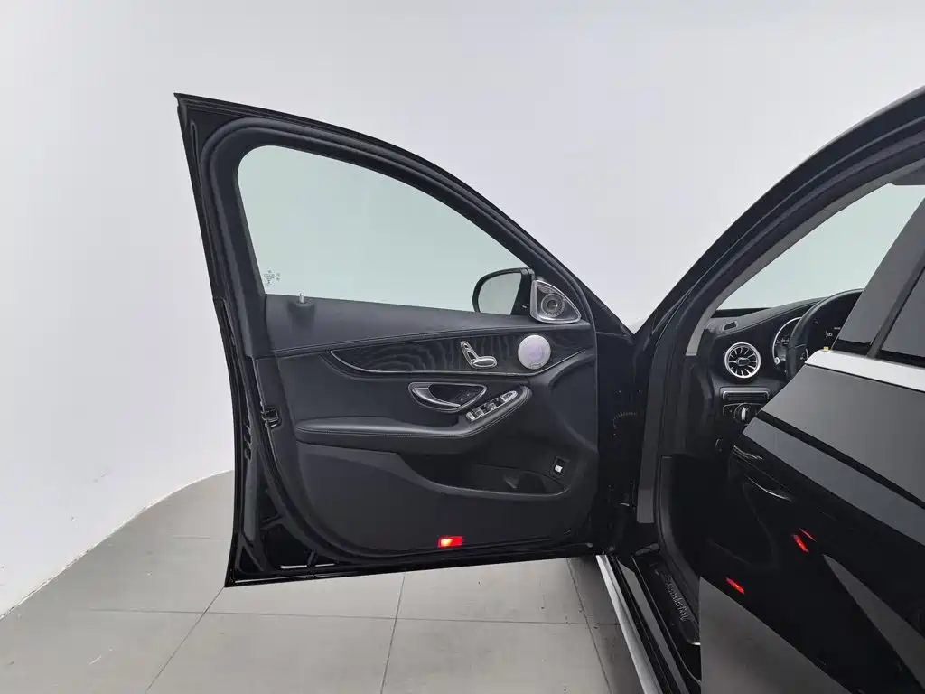 Mercedes-Benz C-Class — миниатюра 8