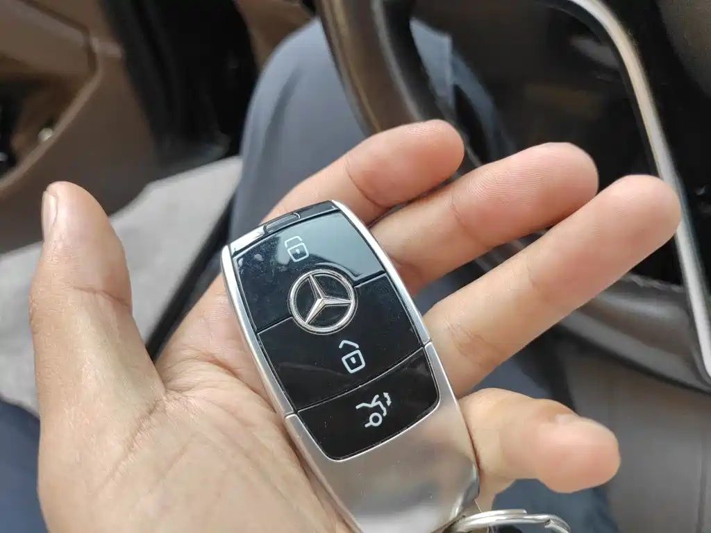 Mercedes-Benz E-Class — миниатюра 12