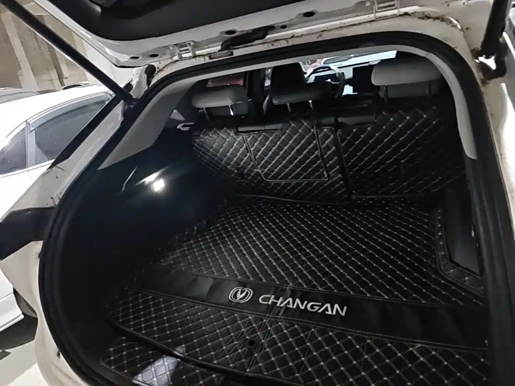 Changan UNI-Z New Energy — миниатюра 21
