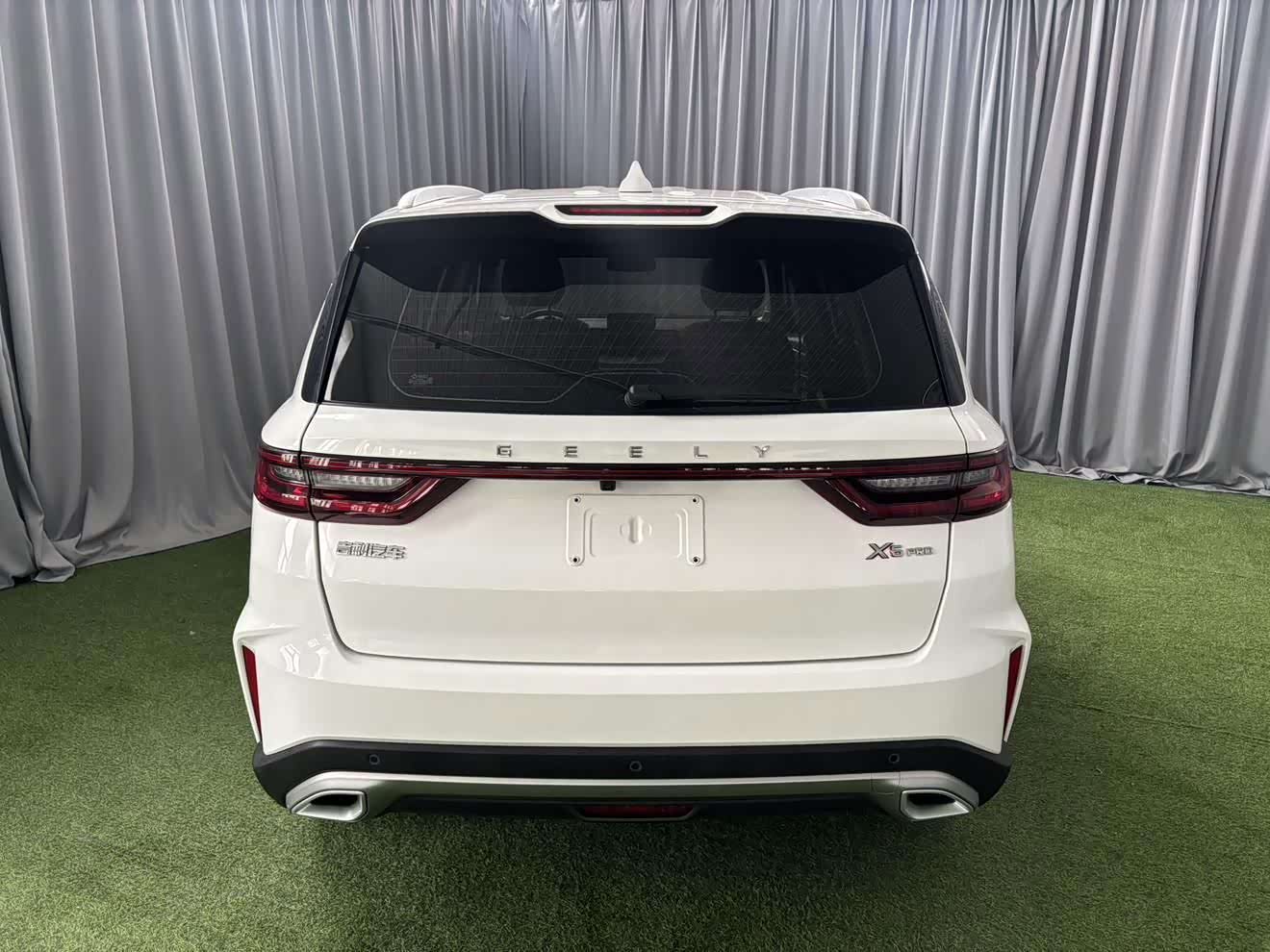 Geely Emgrand X6 1.4 л 2022 г. Белый, пробег 18000 км