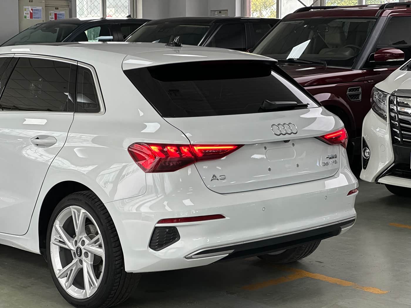 Audi A3 1.4 л 2023 г. Белый, пробег 50000 км