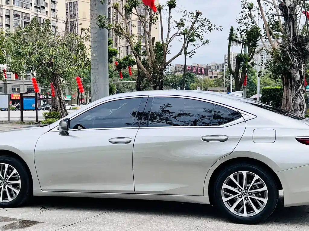 Lexus ES — миниатюра 6