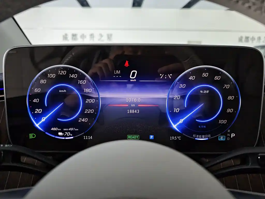 Mercedes-Benz EQE SUV — миниатюра 16