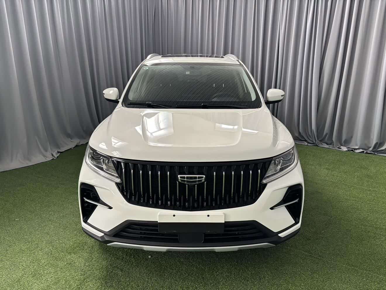 Geely Emgrand X6 1.4 л 2022 г. Белый, пробег 18000 км