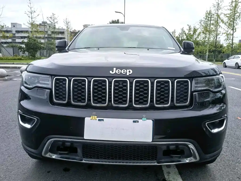 Jeep Grand Cherokee (Import) — миниатюра 3