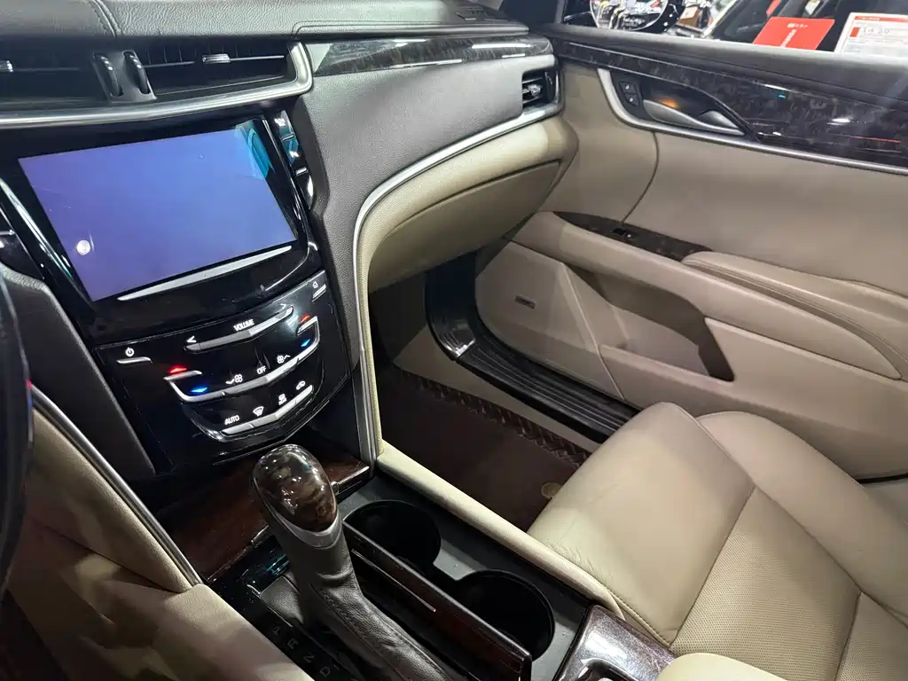 Cadillac XTS — миниатюра 6