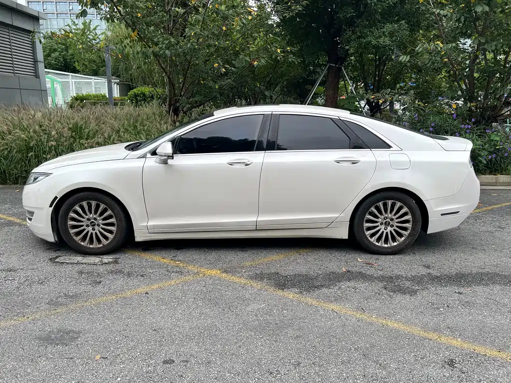 Lincoln MKZ — миниатюра 4