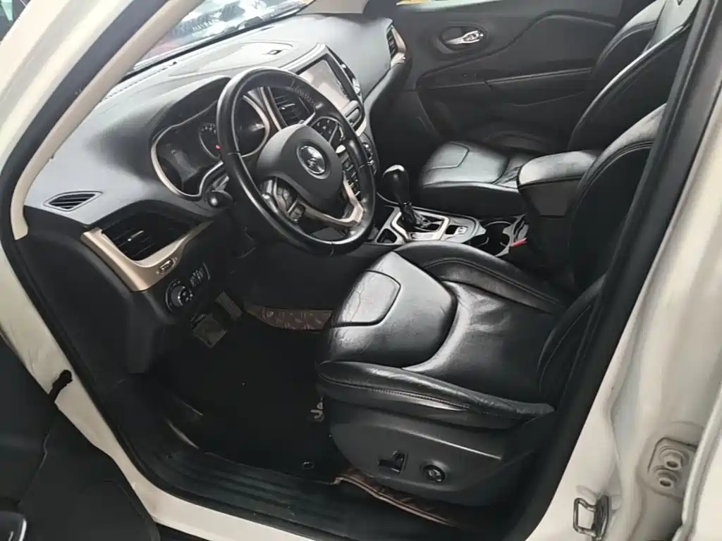Jeep Cherokee — миниатюра 15
