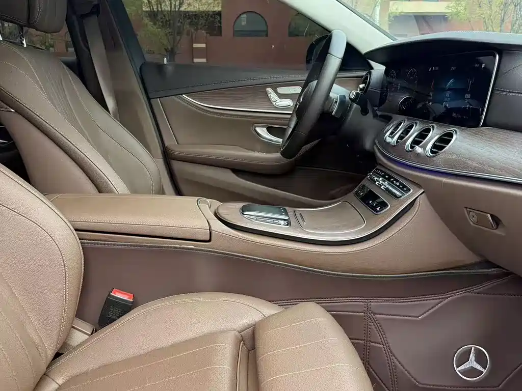 Mercedes-Benz E-Class 2023 — фото 33