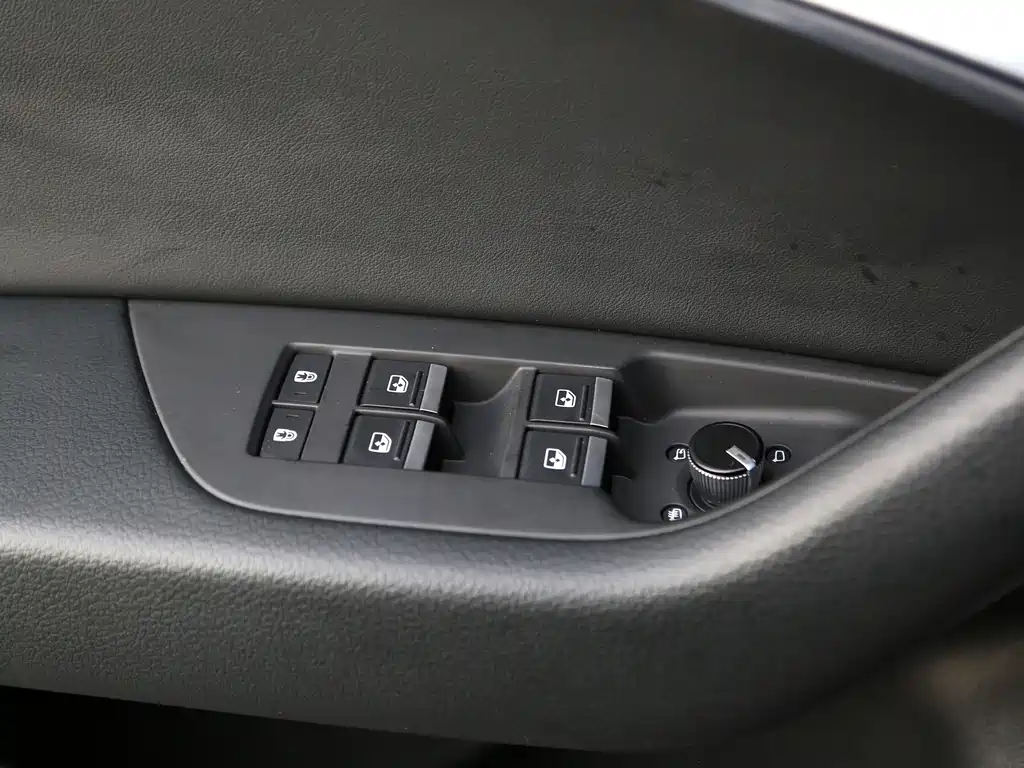 Audi A6L — миниатюра 13