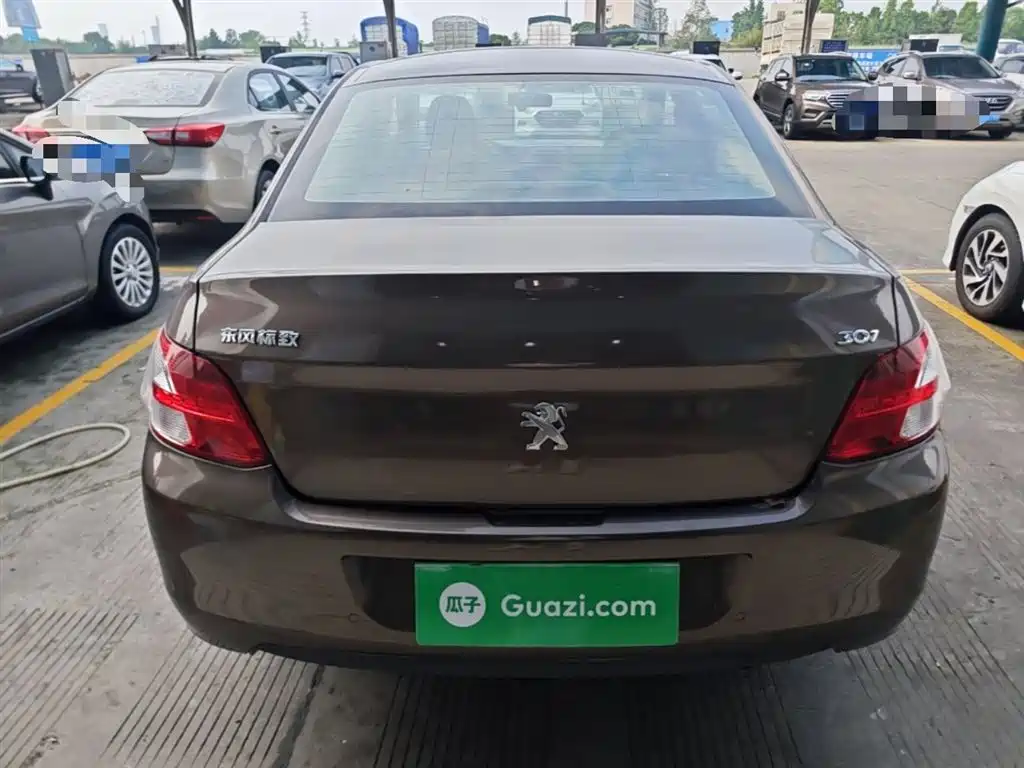 Peugeot 301 2014 1.6L MT Luxury