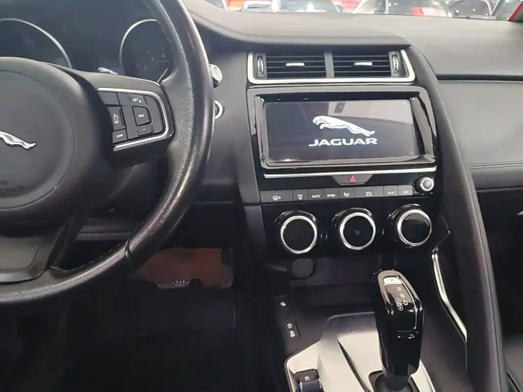 Jaguar E-PACE — миниатюра 10