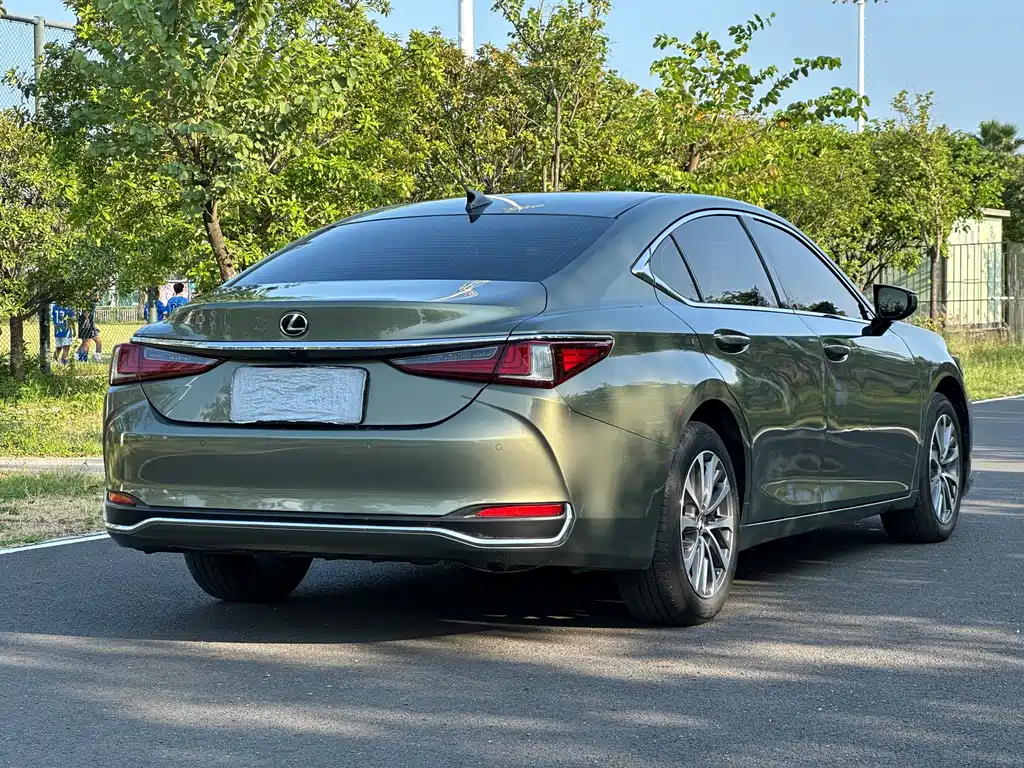 Lexus ES — миниатюра 6