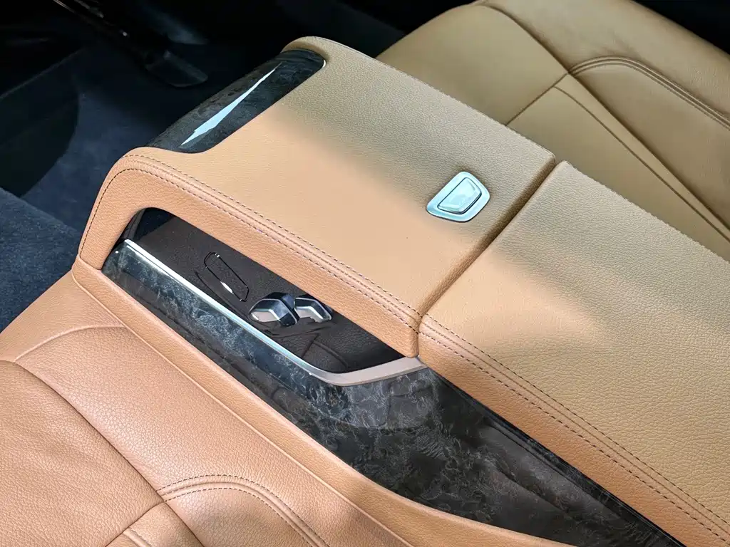 BMW 5 Series — миниатюра 24