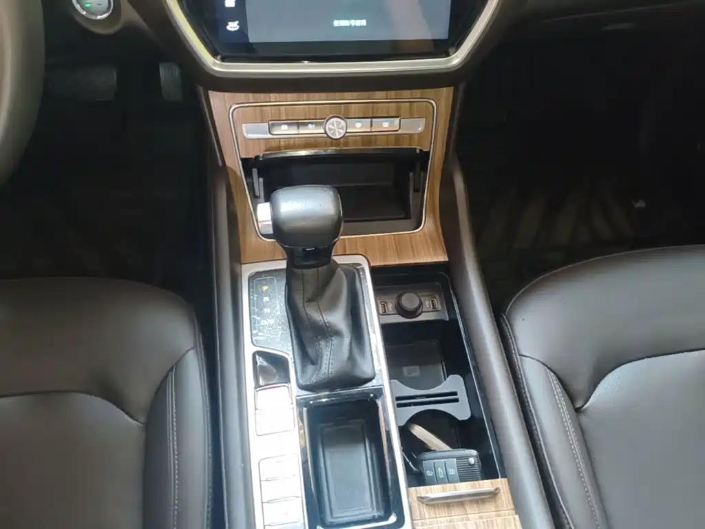 Roewe RX8 — миниатюра 14