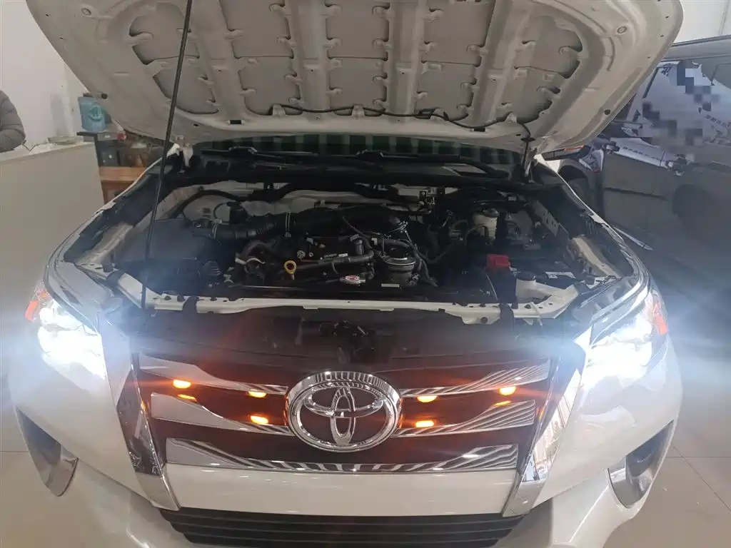 Toyota Fortuner — миниатюра 20