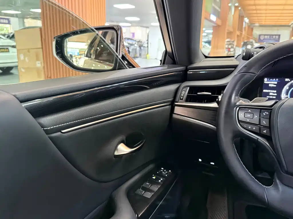 Lexus ES — миниатюра 17