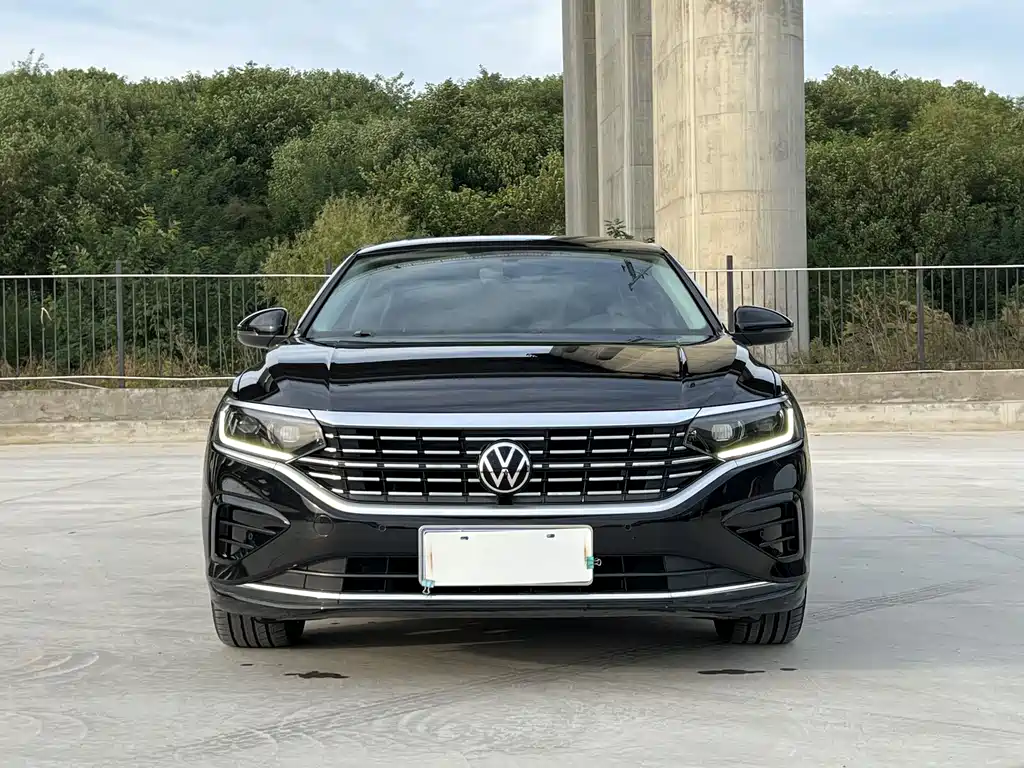Volkswagen Passat 2022 — фото 2