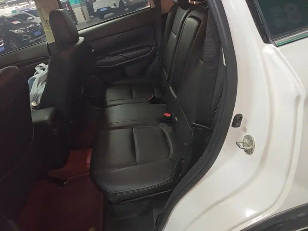 Mitsubishi Outlander — миниатюра 17