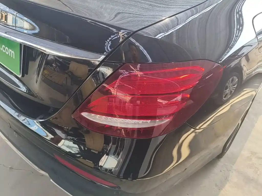 Mercedes-Benz E-Class — миниатюра 8
