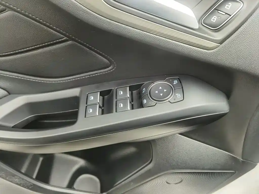 Ford Focus — миниатюра 9