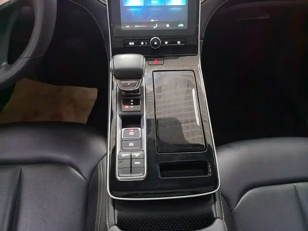 Roewe i6 MAX New Energy — миниатюра 14