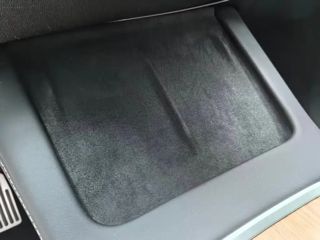 Tesla Model Y — миниатюра 17