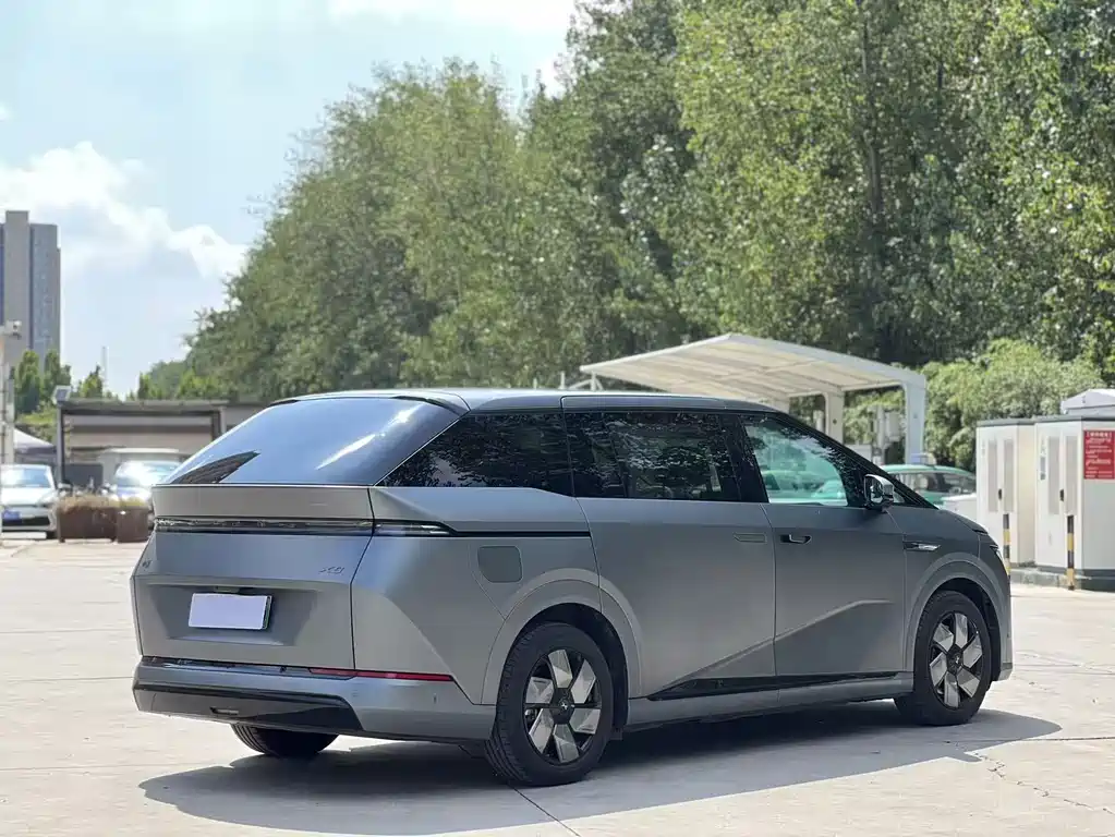 XPeng X9 — миниатюра 10