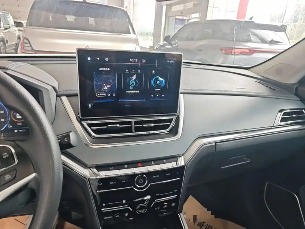 Venucia T60 EV — миниатюра 13