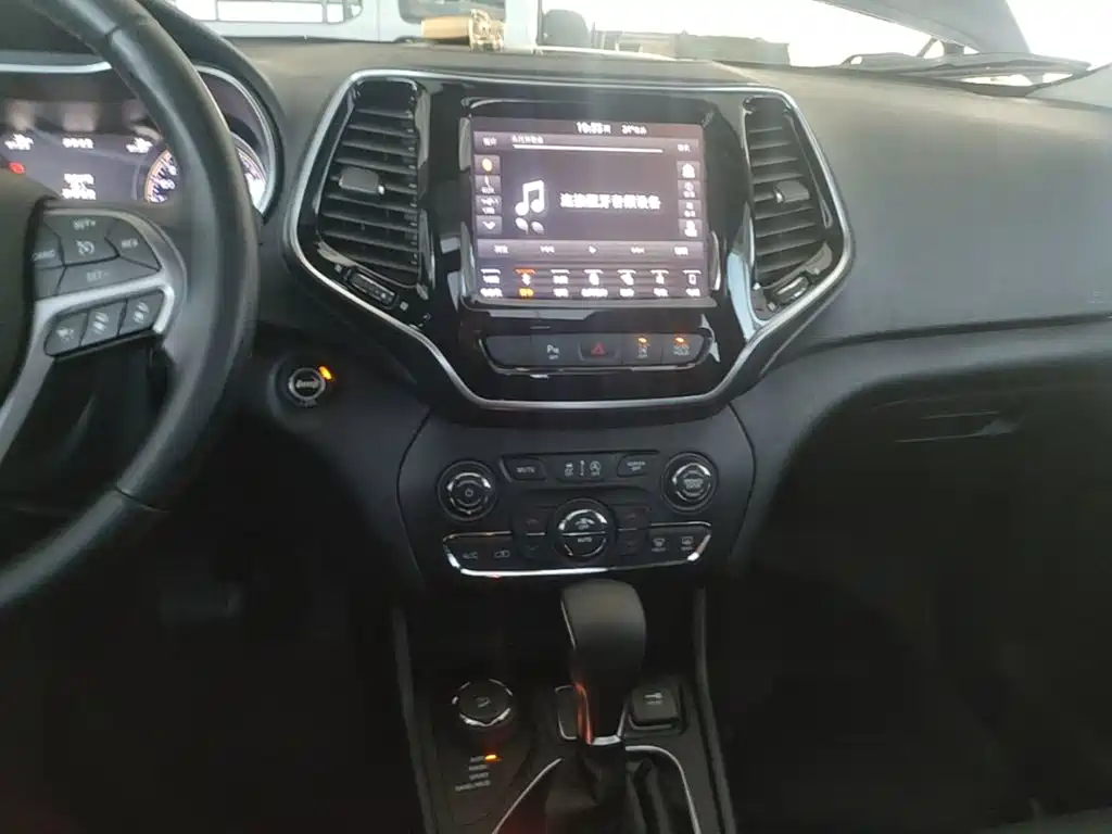 Jeep Cherokee — миниатюра 13