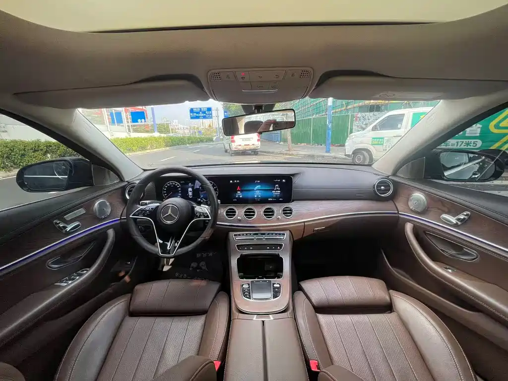 Mercedes-Benz E-Class — миниатюра 8