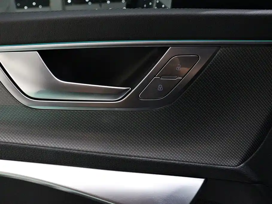 Audi A6L New Energy — миниатюра 18